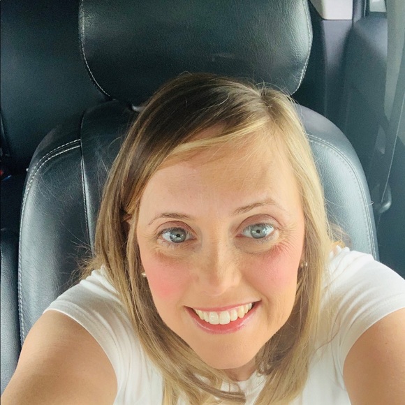 Meet your Posher, Melissa - Picture 2 of 2